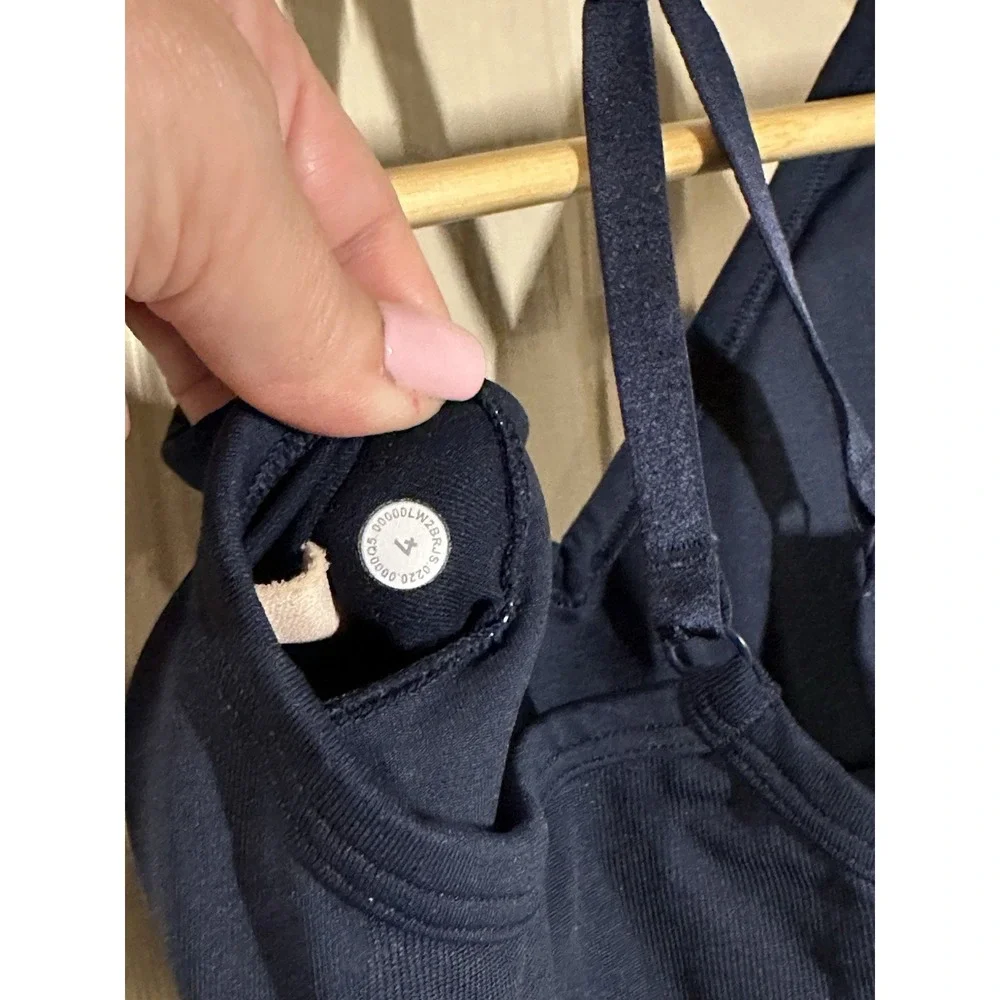 Lululemon NAVY BLUE V Neck Seamless Sports Bra Size 4